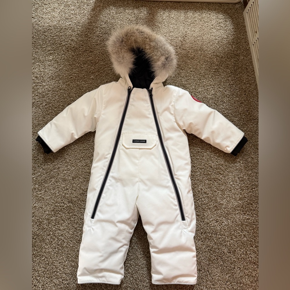 Canadá Goose original White Snowsuit with Fur Hood like new